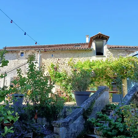 Holiday home Joli Avec Vue Sur Le Chateau