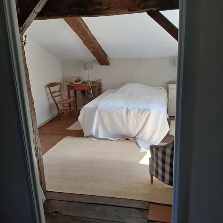 Holiday home Joli Avec Vue Sur Le Chateau Bourdeilles