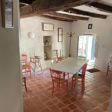 Holiday home Joli Avec Vue Sur Le Chateau